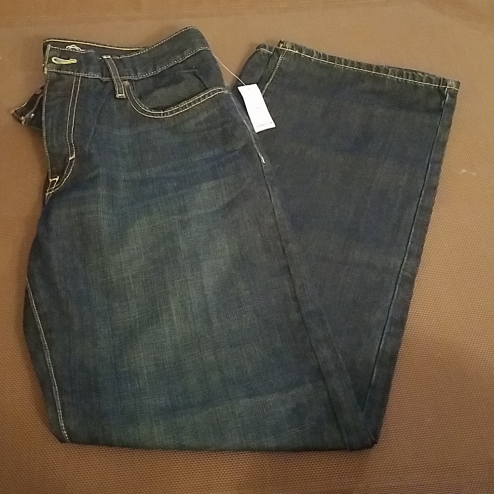 Old Navy Loose blue jeans.  33 x 32 NWT